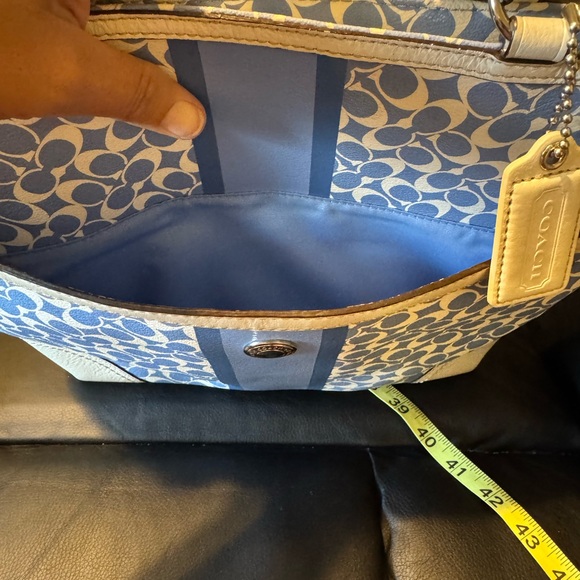 Blue and white Coach bag - Picture 9 of 11